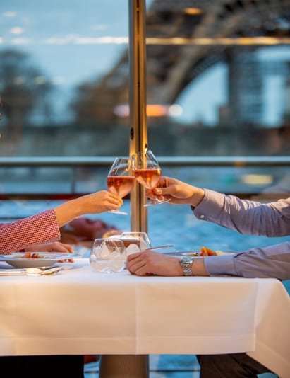 Celebrate your wedding anniversary on a romantic cruise